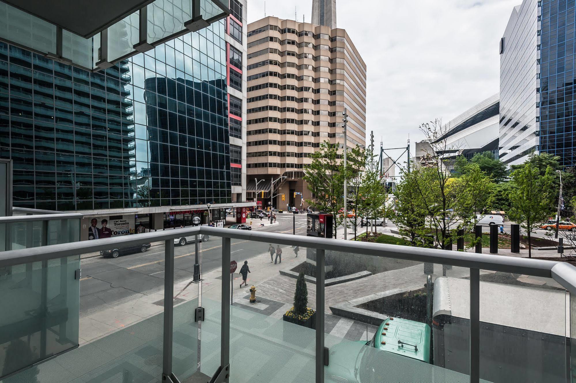 تورونتو Life Suites Loft - Cn Tower المظهر الخارجي الصورة